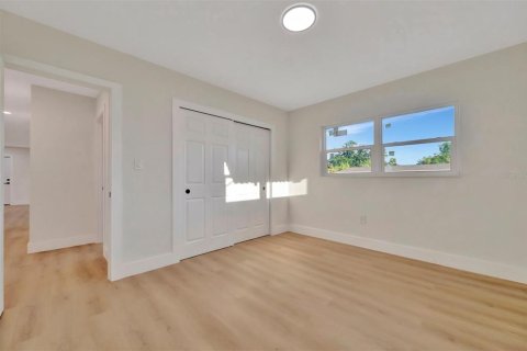 House in Sarasota, Florida 3 bedrooms, 155.24 sq.m. № 2195582 - photo 25