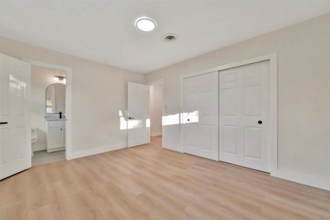 House in Sarasota, Florida 3 bedrooms, 155.24 sq.m. № 2195582 - photo 20