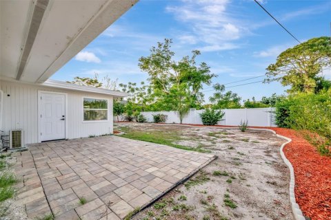 House in Sarasota, Florida 3 bedrooms, 155.24 sq.m. № 2195582 - photo 26