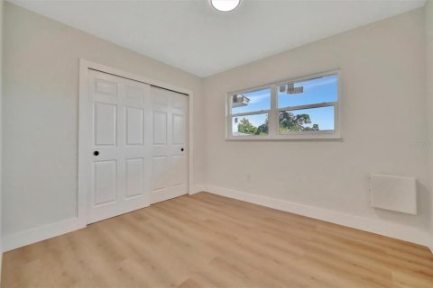 House in Sarasota, Florida 3 bedrooms, 155.24 sq.m. № 2195582 - photo 16