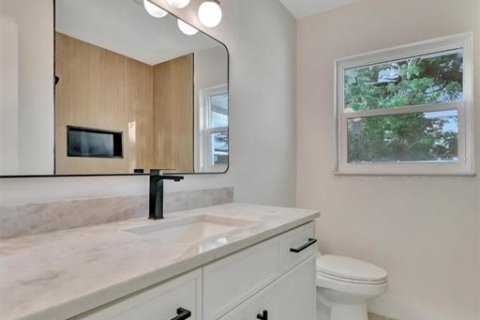 House in Sarasota, Florida 3 bedrooms, 155.24 sq.m. № 2195582 - photo 15