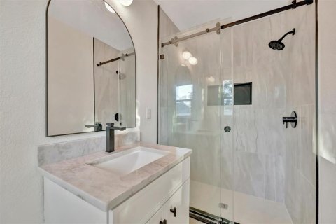 House in Sarasota, Florida 3 bedrooms, 155.24 sq.m. № 2195582 - photo 18