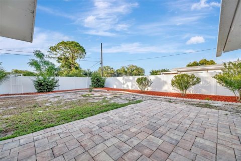 House in Sarasota, Florida 3 bedrooms, 155.24 sq.m. № 2195582 - photo 27