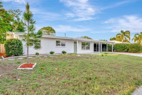 House in Sarasota, Florida 3 bedrooms, 155.24 sq.m. № 2195582 - photo 2