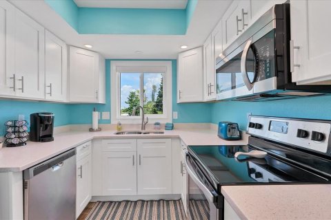 Commercial property in Englewood, Florida 6 bedrooms, 293.2 sq.m. № 1430403 - photo 11
