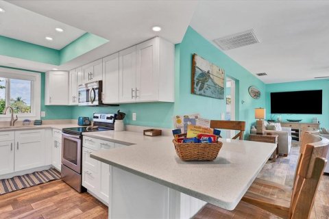 Commercial property in Englewood, Florida 6 bedrooms, 293.2 sq.m. № 1430403 - photo 10