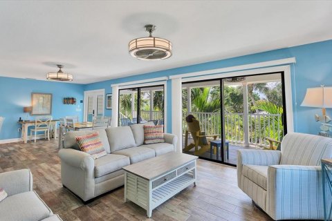 Commercial property in Englewood, Florida 6 bedrooms, 293.2 sq.m. № 1430403 - photo 17