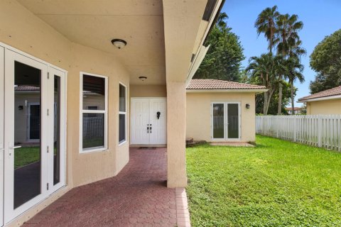 Villa ou maison à vendre à Miramar, Floride: 5 chambres, 292.55 m2 № 2399822 - photo 3