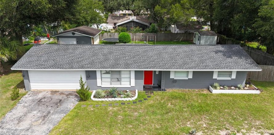 House in Ocala, Florida 3 bedrooms, 131.18 sq.m. № 1912445