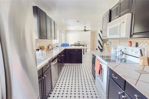 House in Ocala, Florida 3 bedrooms, 131.18 sq.m. № 1912445 - photo 6