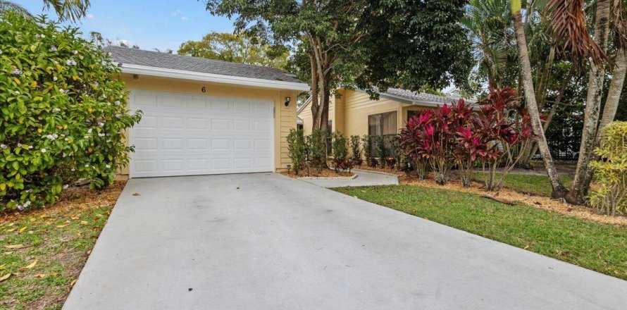 House in West Palm Beach, Florida 4 bedrooms, 233.37 sq.m. № 2172340