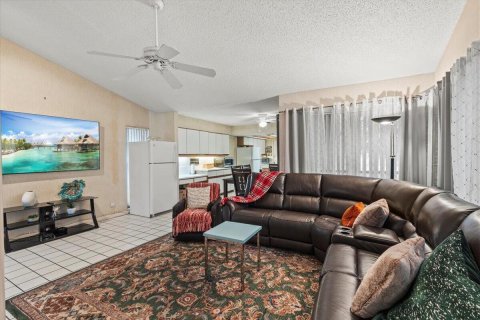 House in West Palm Beach, Florida 4 bedrooms, 233.37 sq.m. № 2172340 - photo 25