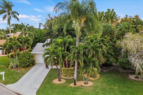 House in West Palm Beach, Florida 4 bedrooms, 233.37 sq.m. № 2172340 - photo 2