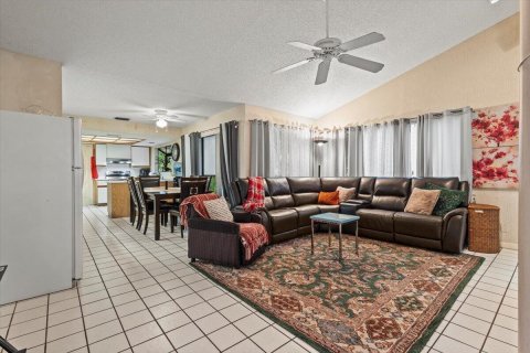 House in West Palm Beach, Florida 4 bedrooms, 233.37 sq.m. № 2172340 - photo 24
