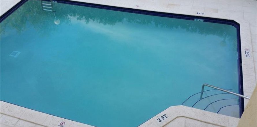 Condominio en North Miami Beach, Florida, 2 dormitorios № 1216033