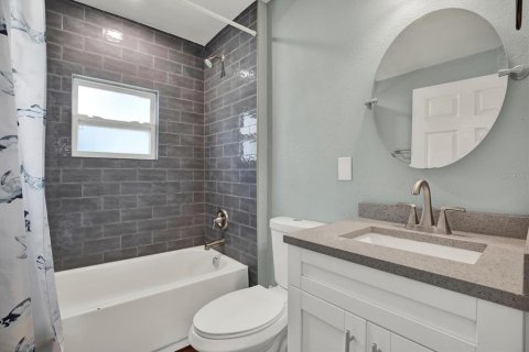 House in Tampa, Florida 3 bedrooms, 115.94 sq.m. № 1725318 - photo 22