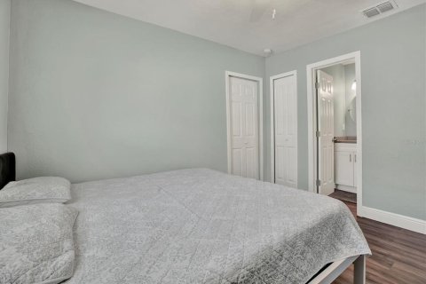 House in Tampa, Florida 3 bedrooms, 115.94 sq.m. № 1725318 - photo 17