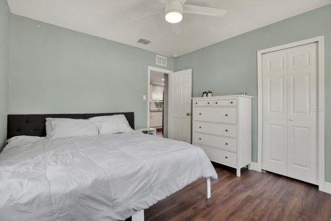 House in Tampa, Florida 3 bedrooms, 115.94 sq.m. № 1725318 - photo 13