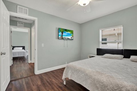 House in Tampa, Florida 3 bedrooms, 115.94 sq.m. № 1725318 - photo 18