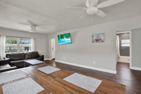 House in Tampa, Florida 3 bedrooms, 115.94 sq.m. № 1725318 - photo 10