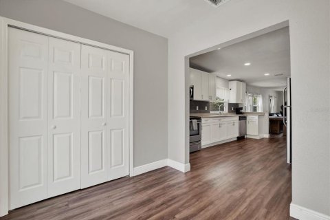 House in Tampa, Florida 3 bedrooms, 115.94 sq.m. № 1725318 - photo 7