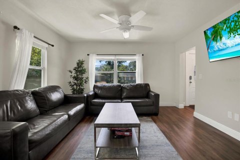 House in Tampa, Florida 3 bedrooms, 115.94 sq.m. № 1725318 - photo 4