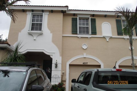 Adosado en Stuart, Florida 3 dormitorios, 162.49 m2 № 2147280