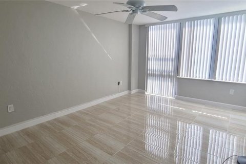 Снять в аренду кондоминиум в Дейтона - Бич-Шорс, Флорида 5 комнат, 105.35м2, № 1842330 - фото 20