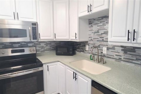 Снять в аренду кондоминиум в Дейтона - Бич-Шорс, Флорида 5 комнат, 105.35м2, № 1842330 - фото 11