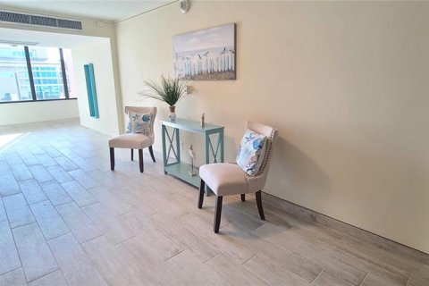 Снять в аренду кондоминиум в Дейтона - Бич-Шорс, Флорида 5 комнат, 105.35м2, № 1842330 - фото 4