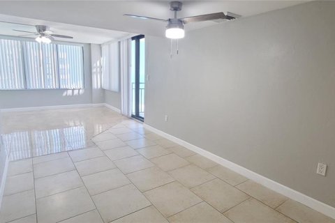 Снять в аренду кондоминиум в Дейтона - Бич-Шорс, Флорида 5 комнат, 105.35м2, № 1842330 - фото 17