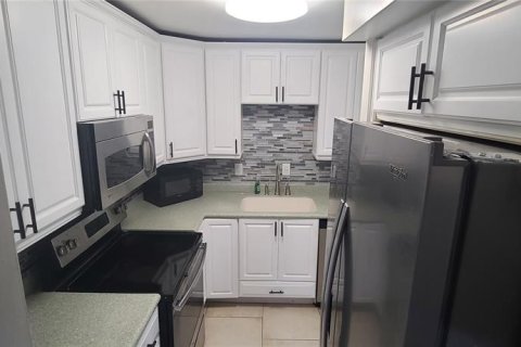 Снять в аренду кондоминиум в Дейтона - Бич-Шорс, Флорида 5 комнат, 105.35м2, № 1842330 - фото 6