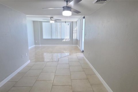 Снять в аренду кондоминиум в Дейтона - Бич-Шорс, Флорида 5 комнат, 105.35м2, № 1842330 - фото 18