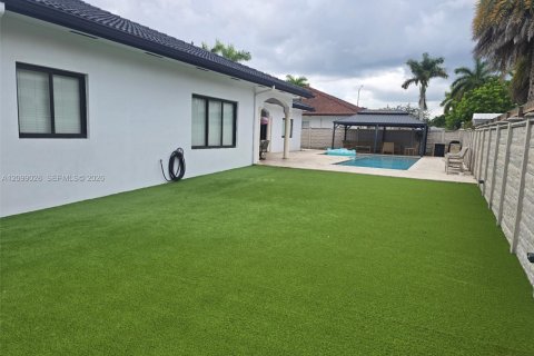Villa ou maison à vendre à Miami, Floride: 5 chambres, 240.34 m2 № 2401989 - photo 4