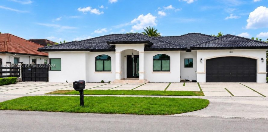 Villa ou maison à Miami, Floride 5 chambres, 240.34 m2 № 2401989