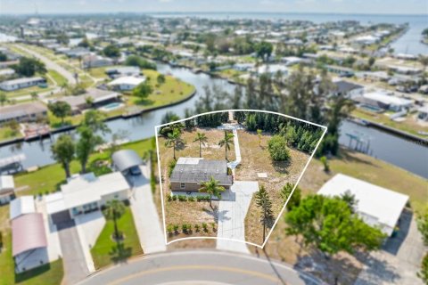 Casa en venta en Port Charlotte, Florida, 2 dormitorios, 93.27 m2 № 1651719 - foto 1
