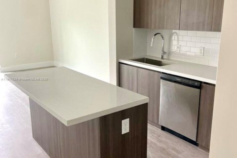 Condo in Hollywood, Florida, 1 bedroom  № 2016883 - photo 3