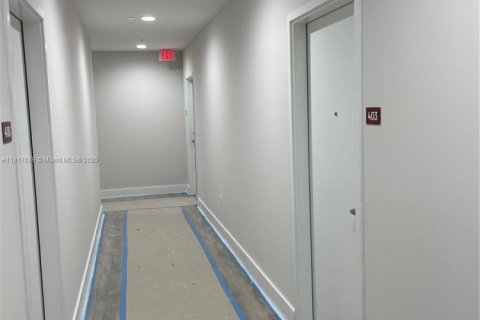 Condo in Hollywood, Florida, 1 bedroom  № 2016883 - photo 16