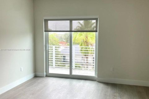 Condo in Hollywood, Florida, 1 bedroom  № 2016883 - photo 12