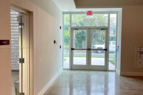 Condo in Hollywood, Florida, 1 bedroom  № 2016883 - photo 17