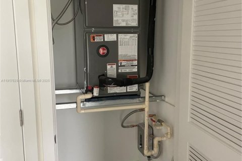 Condo in Hollywood, Florida, 1 bedroom  № 2016883 - photo 14