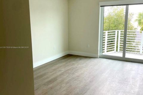 Condo in Hollywood, Florida, 1 bedroom  № 2016883 - photo 9