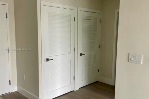 Condo in Hollywood, Florida, 1 bedroom  № 2016883 - photo 10