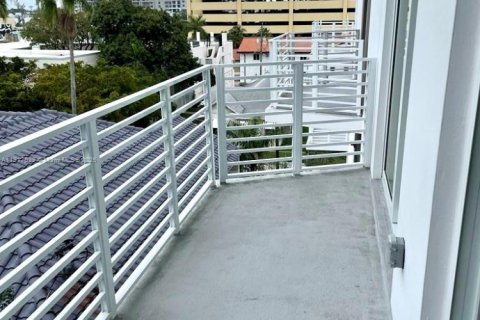 Condo in Hollywood, Florida, 1 bedroom  № 2016883 - photo 15