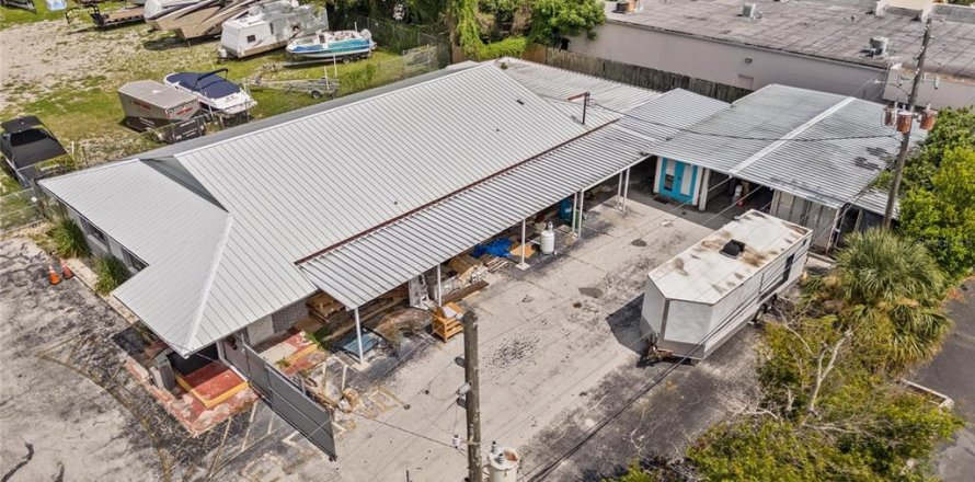 Immobilier commercial à Holiday, Floride 583.05 m2 № 1824675