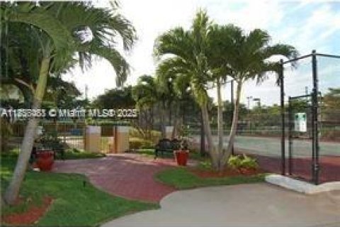 Снять в аренду кондоминиум в Тамарак, Флорида 2 спальни, 91.42м2, № 1933311 - фото 3