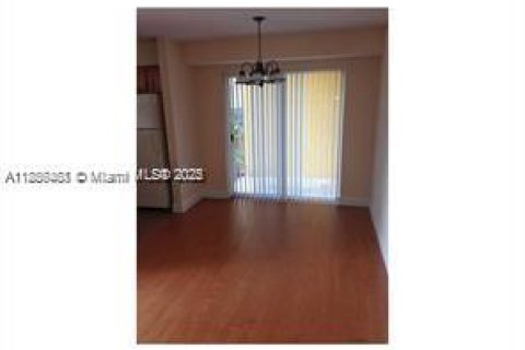 Снять в аренду кондоминиум в Тамарак, Флорида 2 спальни, 91.42м2, № 1933311 - фото 12