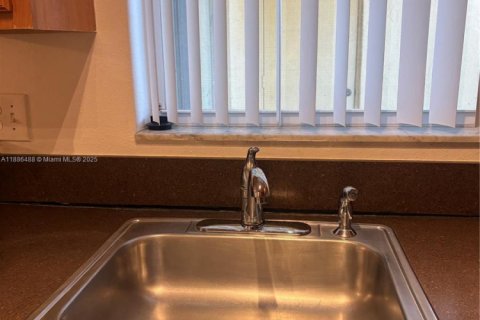 Снять в аренду кондоминиум в Тамарак, Флорида 2 спальни, 91.42м2, № 1933311 - фото 21