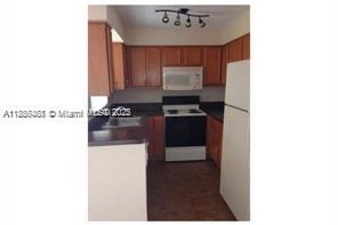 Снять в аренду кондоминиум в Тамарак, Флорида 2 спальни, 91.42м2, № 1933311 - фото 10