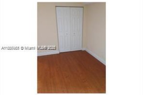 Снять в аренду кондоминиум в Тамарак, Флорида 2 спальни, 91.42м2, № 1933311 - фото 11